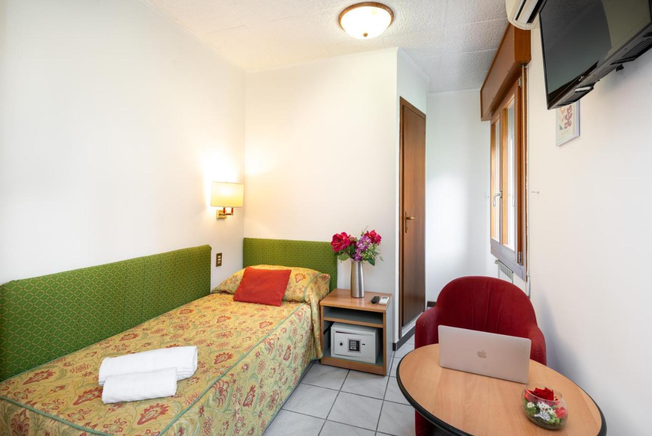 Camelia Rooms Venice Guesthouse Mestre Exterior foto