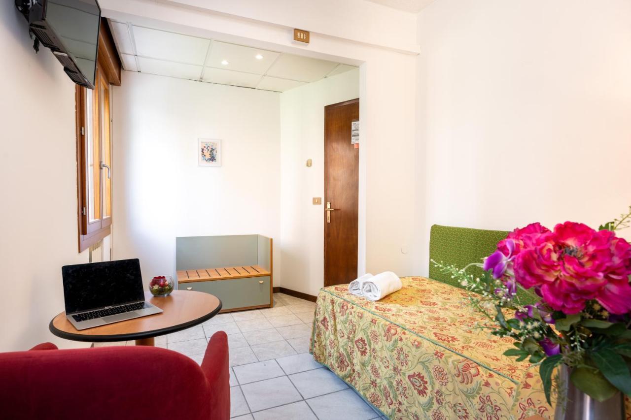 Camelia Rooms Venice Guesthouse Mestre Exterior foto