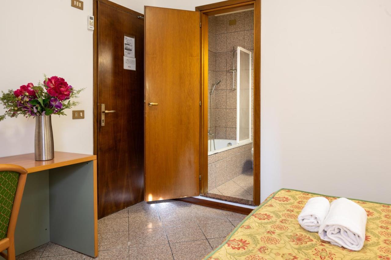 Camelia Rooms Venice Guesthouse Mestre Exterior foto